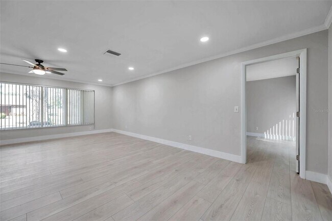 Building Photo - 8789 Maplewood Rd