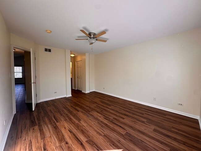 Building Photo - 437 Pine Lake Cir