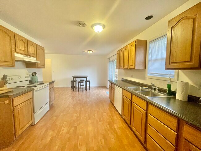 Building Photo - 210 Beaver St