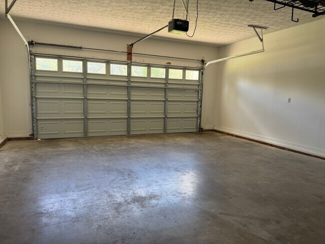 Building Photo - 116 Realini Dr