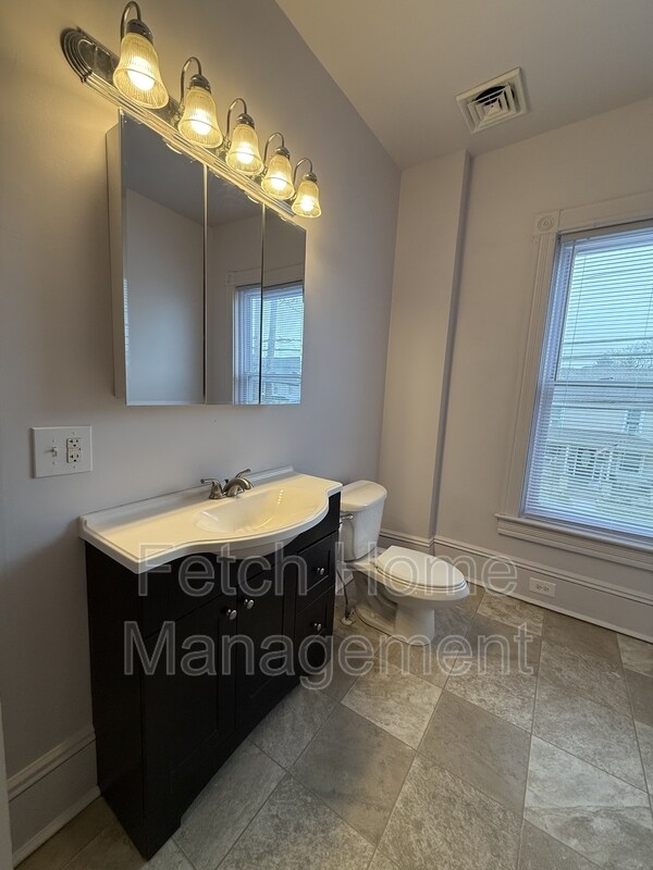 Building Photo - 125 E State St