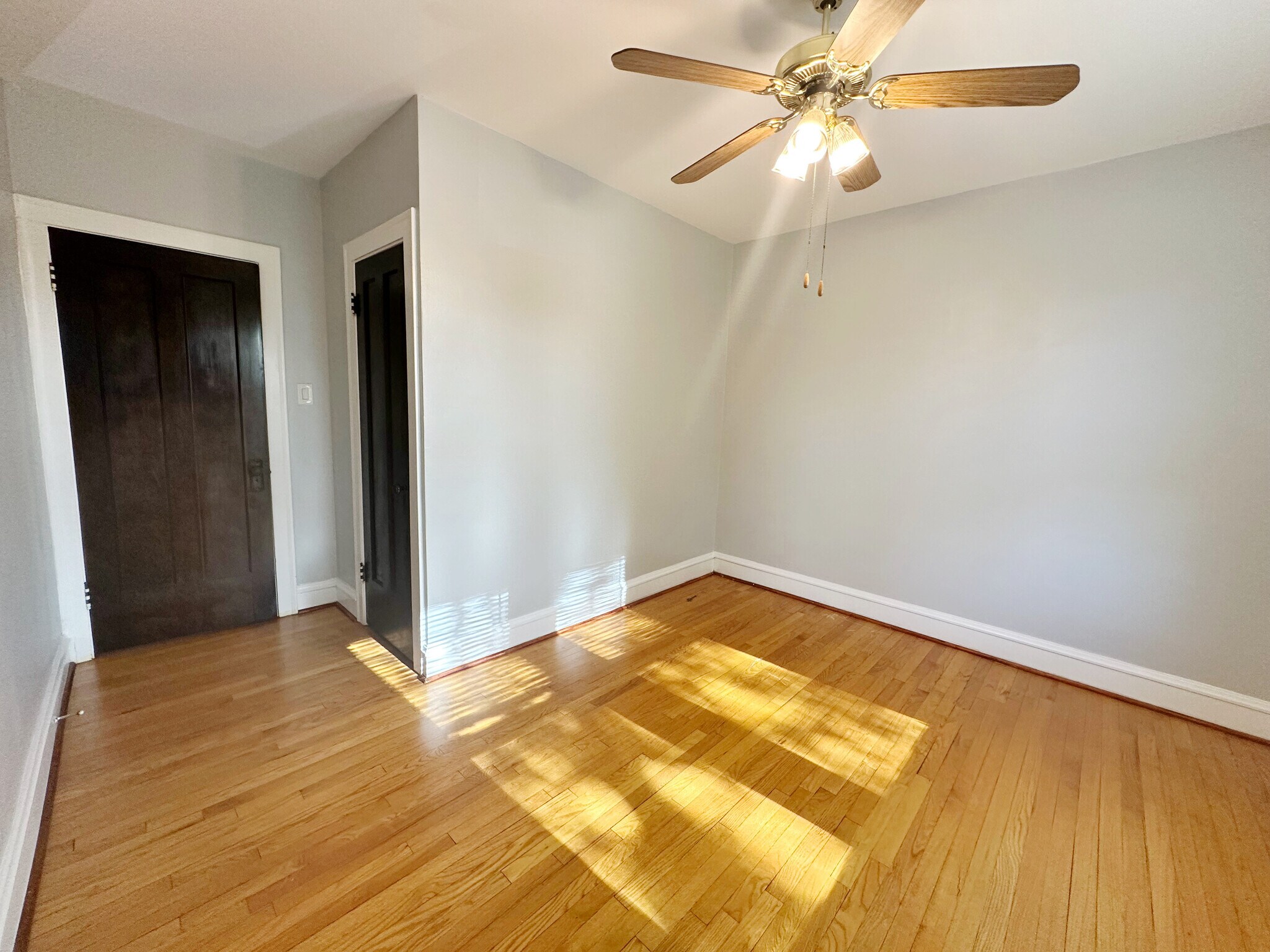 Building Photo - 4859 N Kenneth Ave