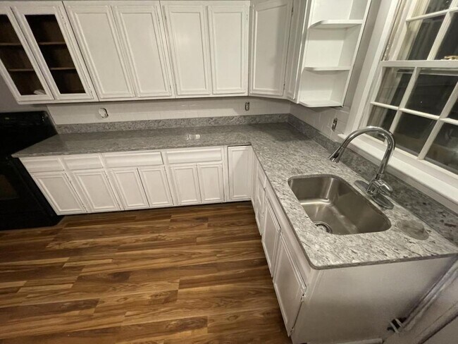 Primary Photo - 391 Pleasant St