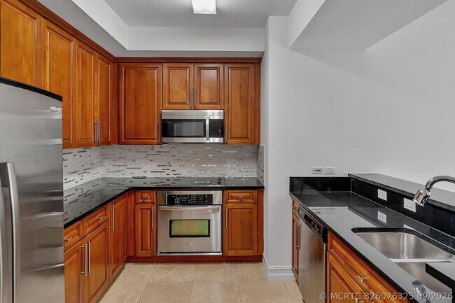 Building Photo - 1650 Galiano St