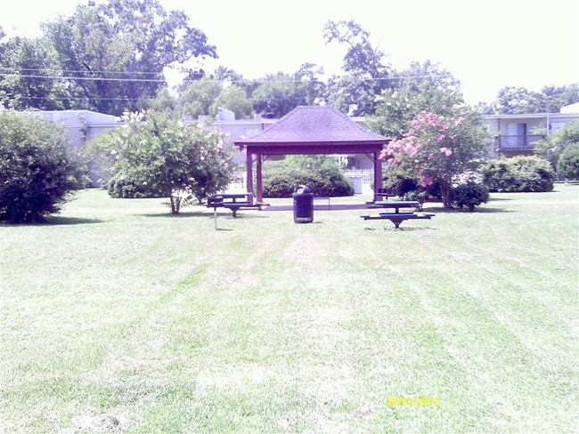 Building Photo - 3210 Pleasant Valley Rd