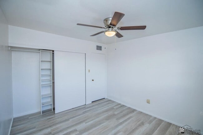 Building Photo - 252 W Lowell Dr