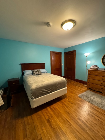 Building Photo - 124 W Broadway