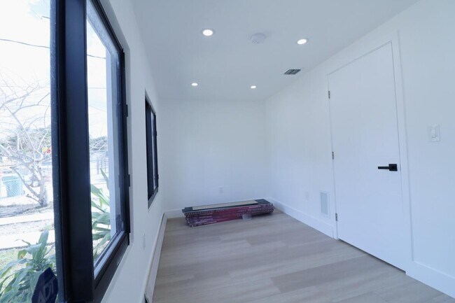 Building Photo - 3040 NW 13th Ave