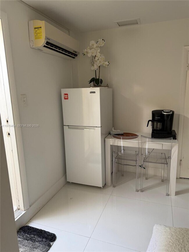 Building Photo - 45 SW 28th Rd