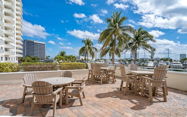 Building Photo - 1 Las Olas Cir