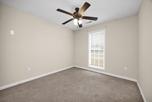 Building Photo - 15 Goldenrod Dr