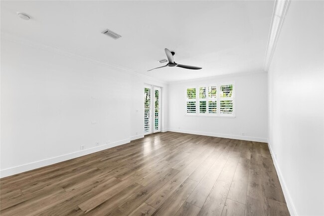 Building Photo - 218 NE 15th Ave