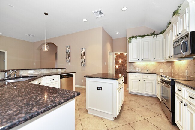 Building Photo - 26202 Basil View Ln