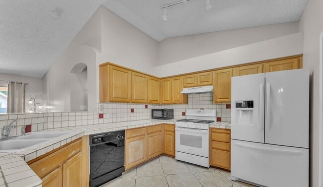 Building Photo - 3905 W 18th St