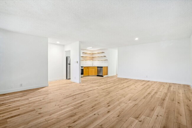 Building Photo - 9000 Clifton Way