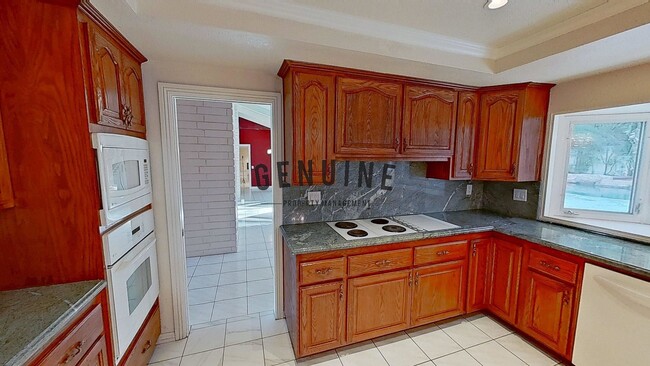 Building Photo - Large 4 Bedroom House with Pebble Bottom Pool - Backyard Oasis!