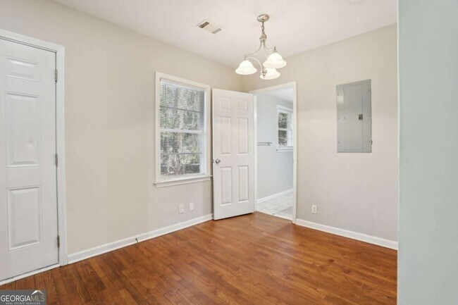 Building Photo - 1840 Camellia Dr