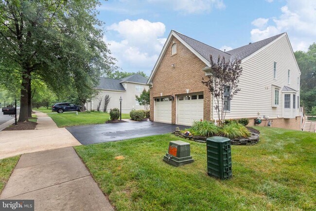 Building Photo - 15292 Golf View Dr