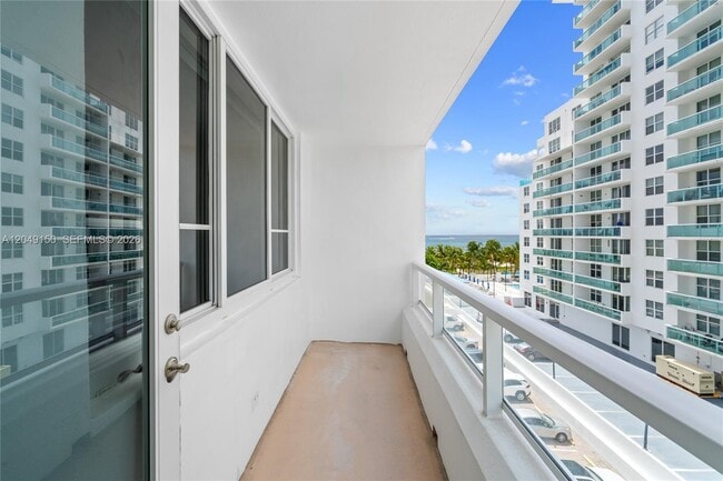 Building Photo - 5005 Collins Ave