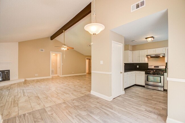 Building Photo - Spacious one story home on a corner lot!