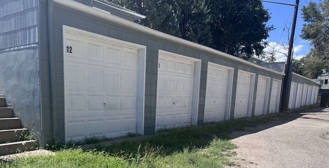 Building Photo - 121 W Grant Ave