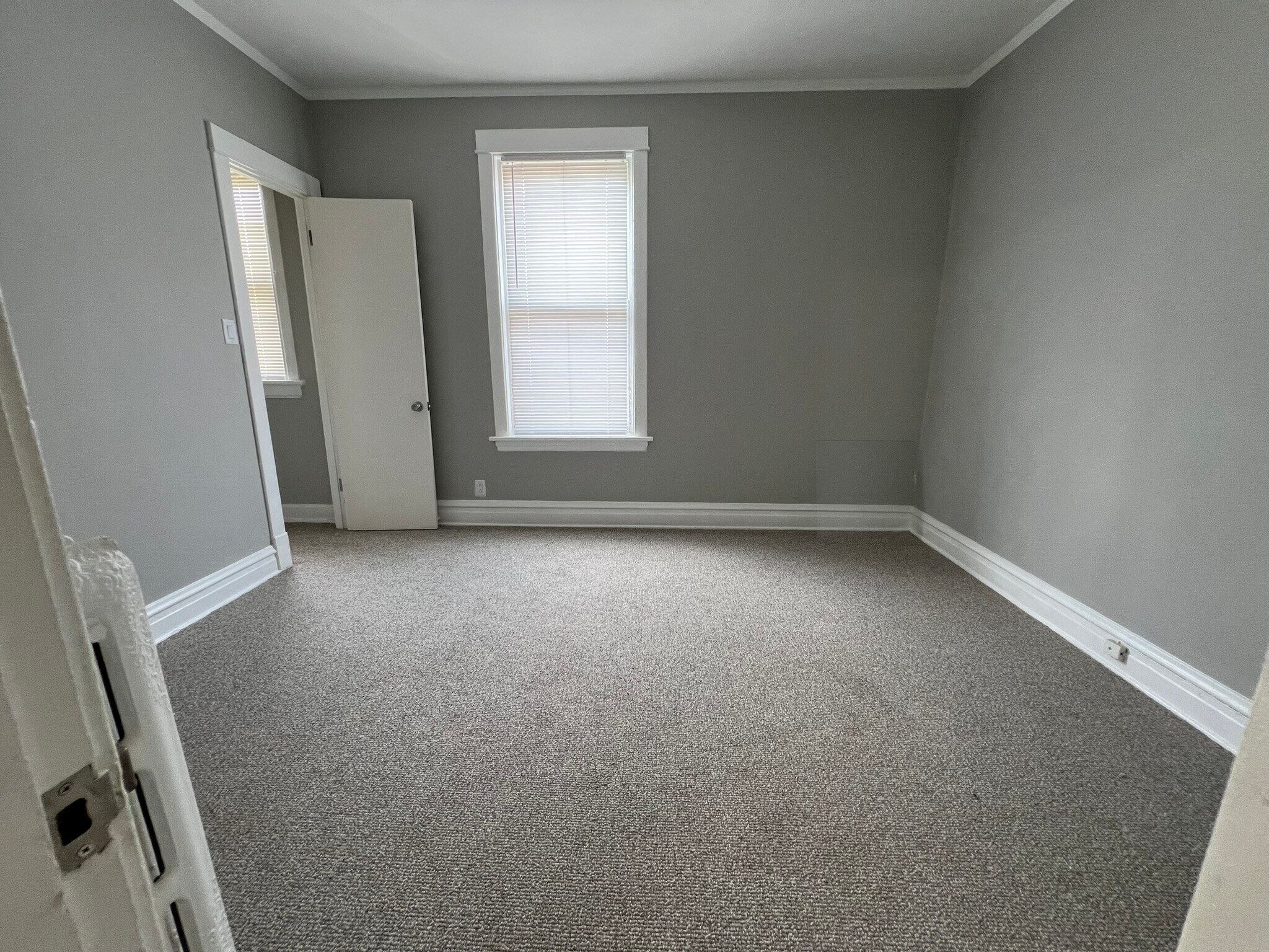 Building Photo - 4718 N Laramie Ave