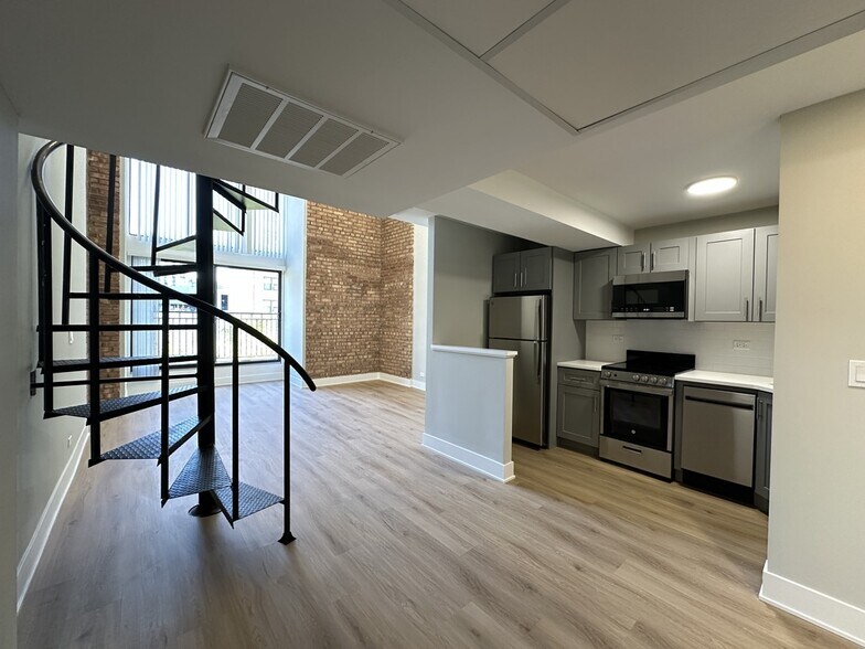Building Photo - 1218 N LaSalle St