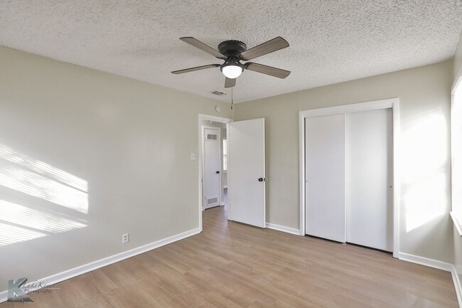 Building Photo - 3 bedroom FULL RENOVATED in 2023! ALL APPLIANCES provided!