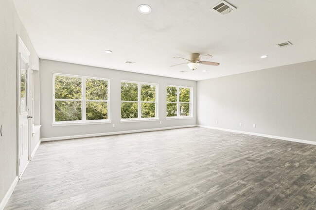 Building Photo - "Discover Spacious Comfort: 4-Bed, 2-Bath Home on Rockhill Road, Fort Worth!"
