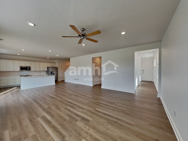 Building Photo - 9163 Henley Ave