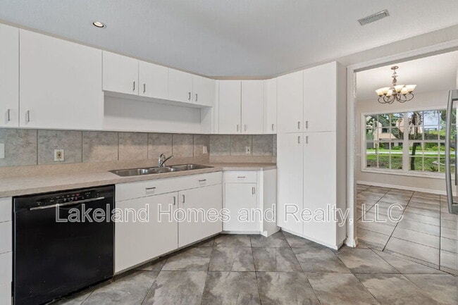 Building Photo - 95 Woodside Dr