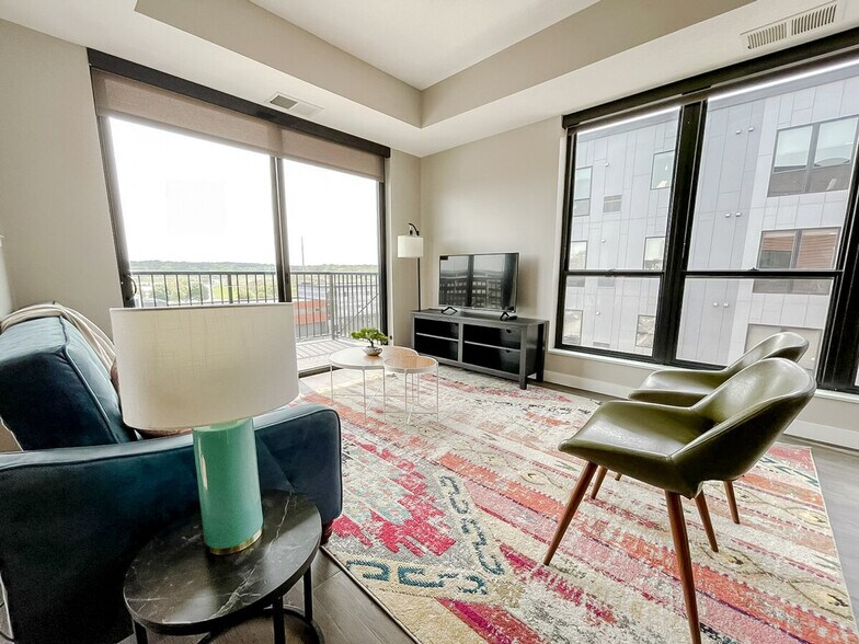 Building Photo - 1400 E Walnut St