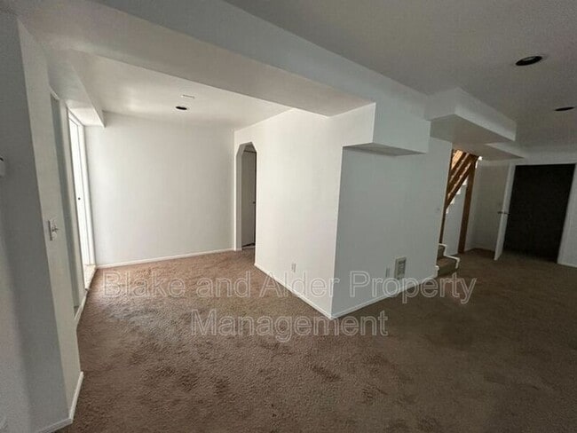 Building Photo - 198 NE 157th Ave