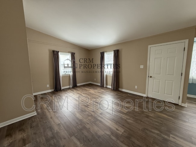 Building Photo - 1004 E Cornell Rd