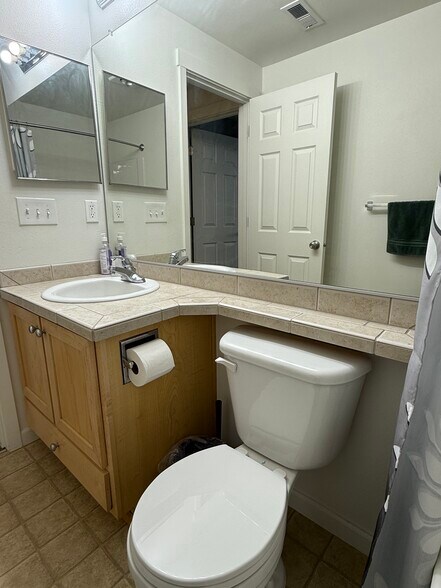 Building Photo - 10743 SW Canterbury Ln