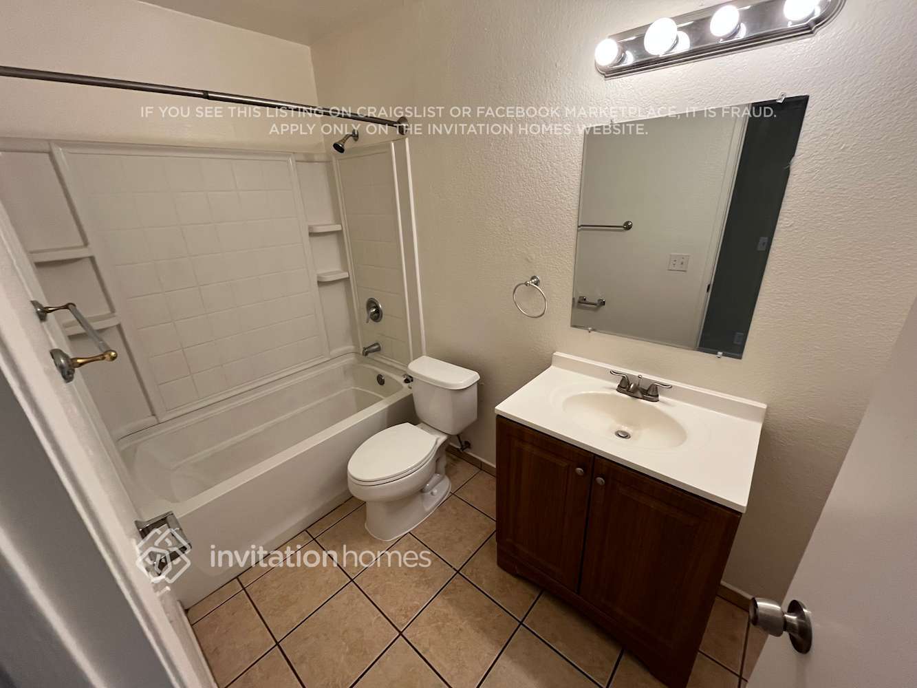 Building Photo - 529 Oakborough Ave