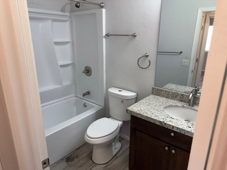 Hall Bathroom - 1861 Tijuana Ct