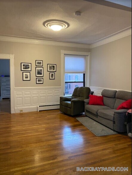 Building Photo - 499 Beacon St