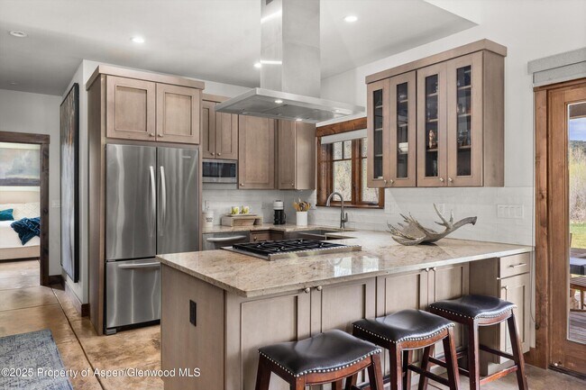 Building Photo - 160 Equestrian Way