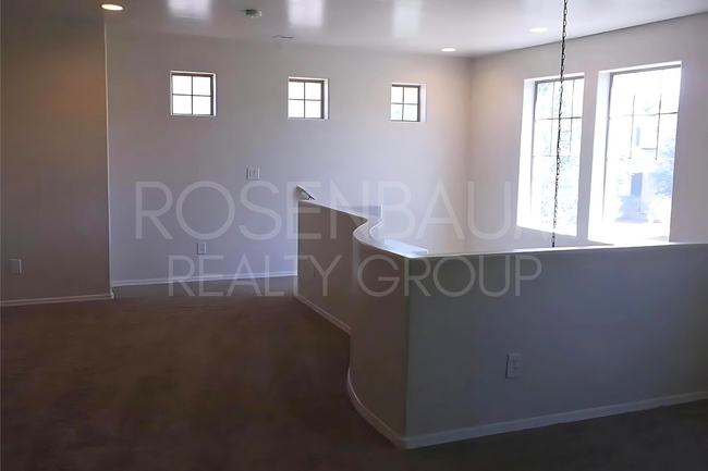 Building Photo - Beautiful 3-bedrooms, 2.5-baths home in th...