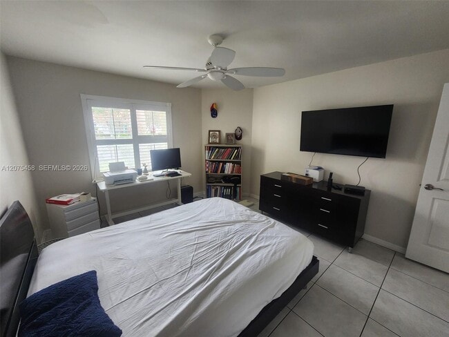 Building Photo - 6053 Heliconia Rd