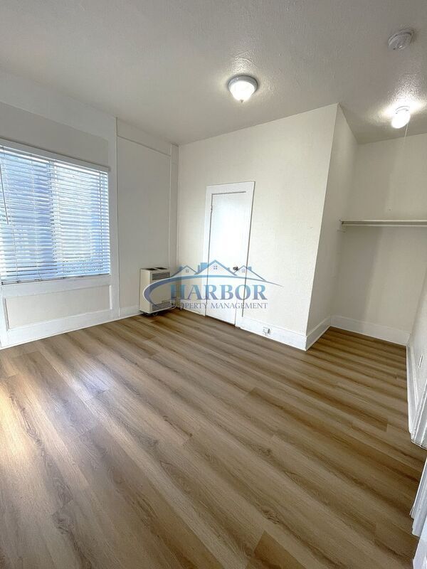 Building Photo - 341 W Amar St