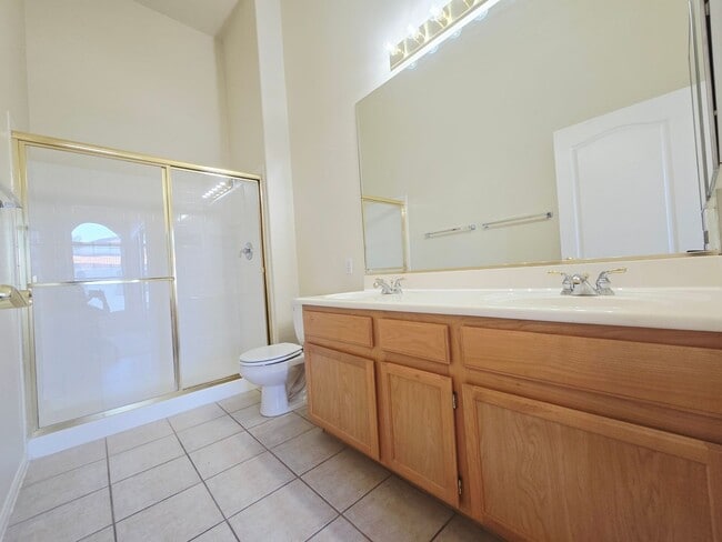 Building Photo - CHARMING 2BD/2BA CONDO IN HENDERSON! W/ COMMUNITY POOL