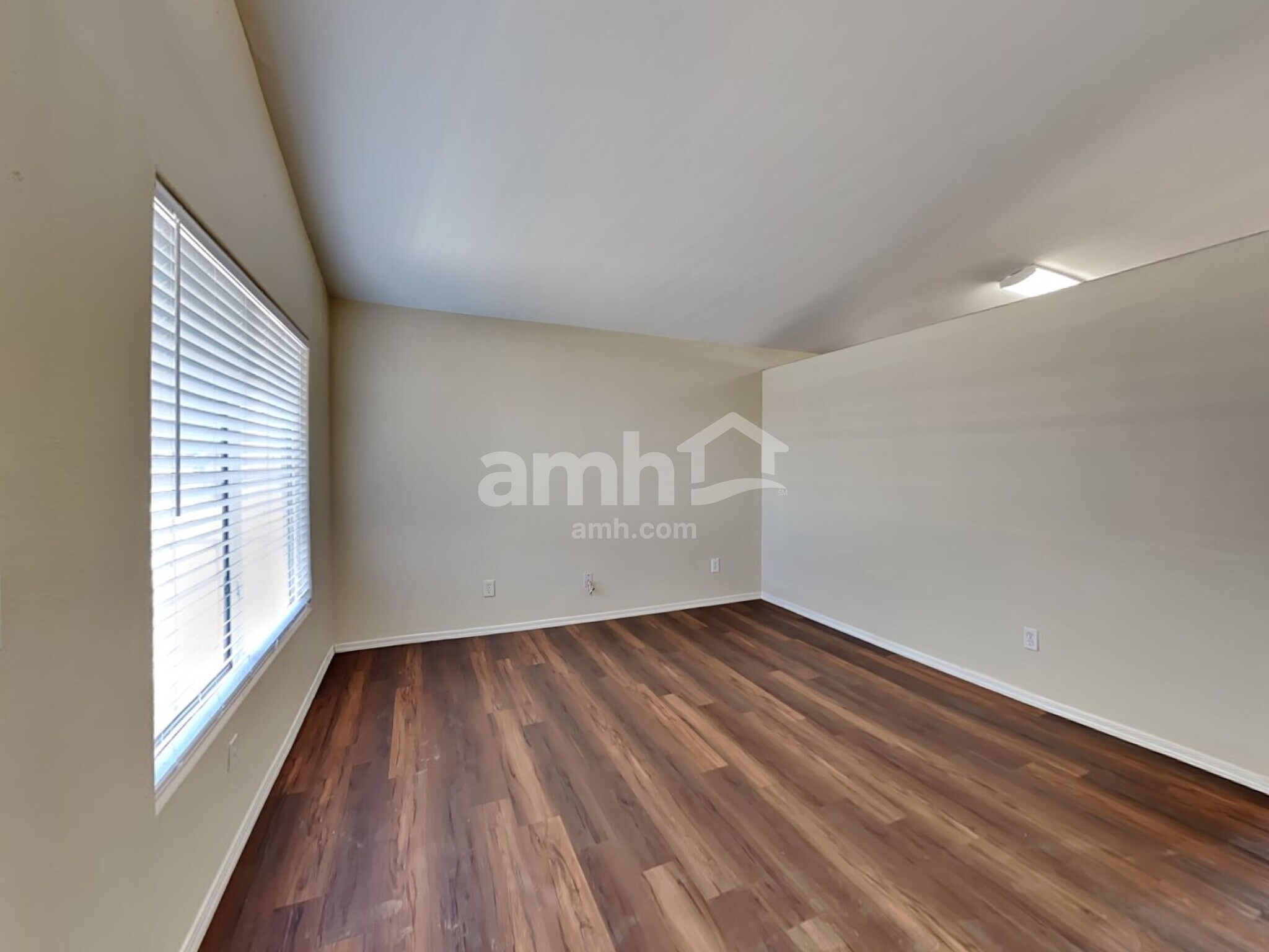 Building Photo - 8208 W Apache St