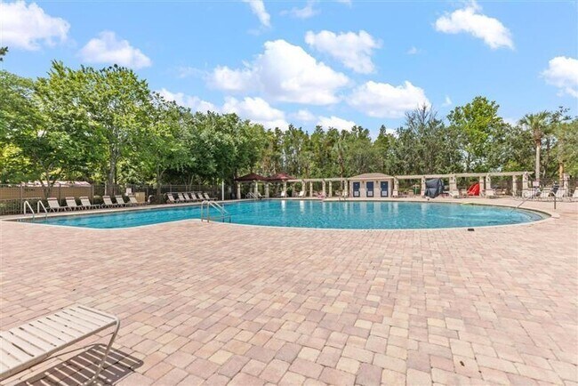 Building Photo - 1117 Hillhurst Dr