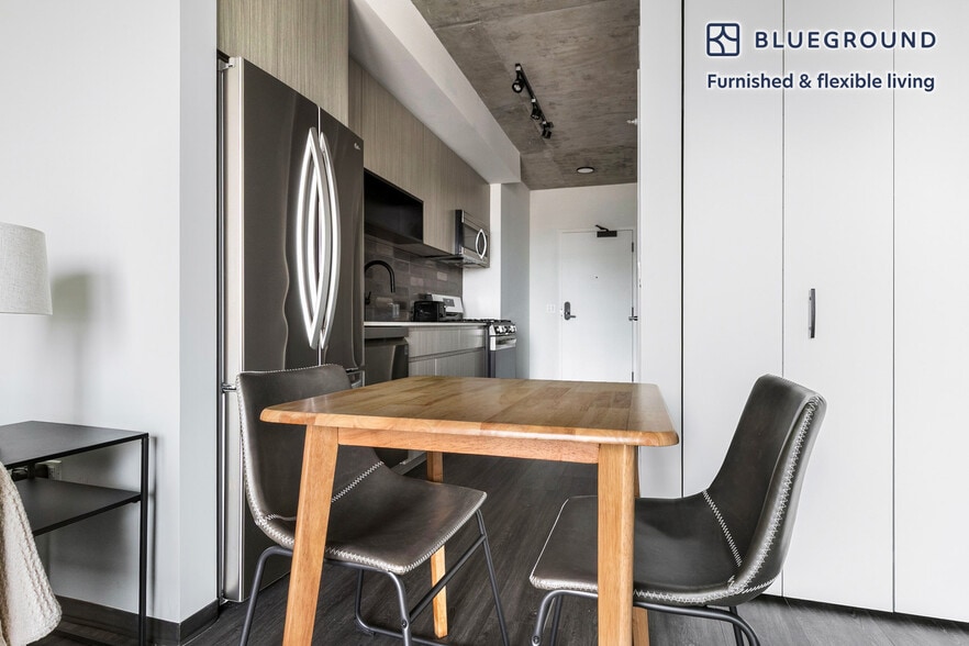 Building Photo - 1454 W Randolph St