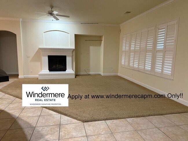 Building Photo - Welcome Home To This Well Maintained Immaculate Westlake Gated Community HOME!