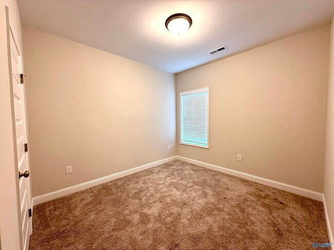 Building Photo - 4018 Rockland Cir SE