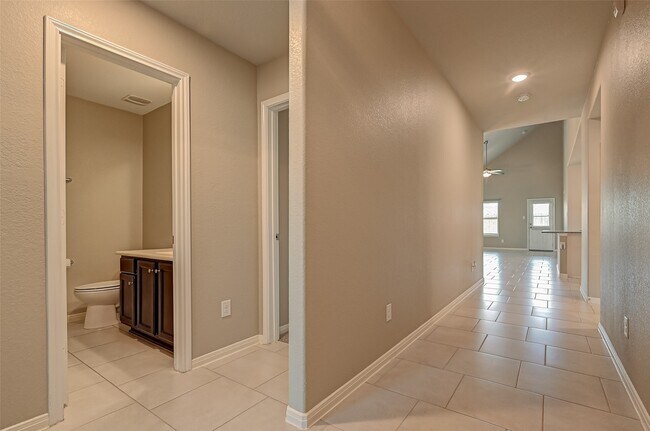 Building Photo - 18118 Van Berkel Ln