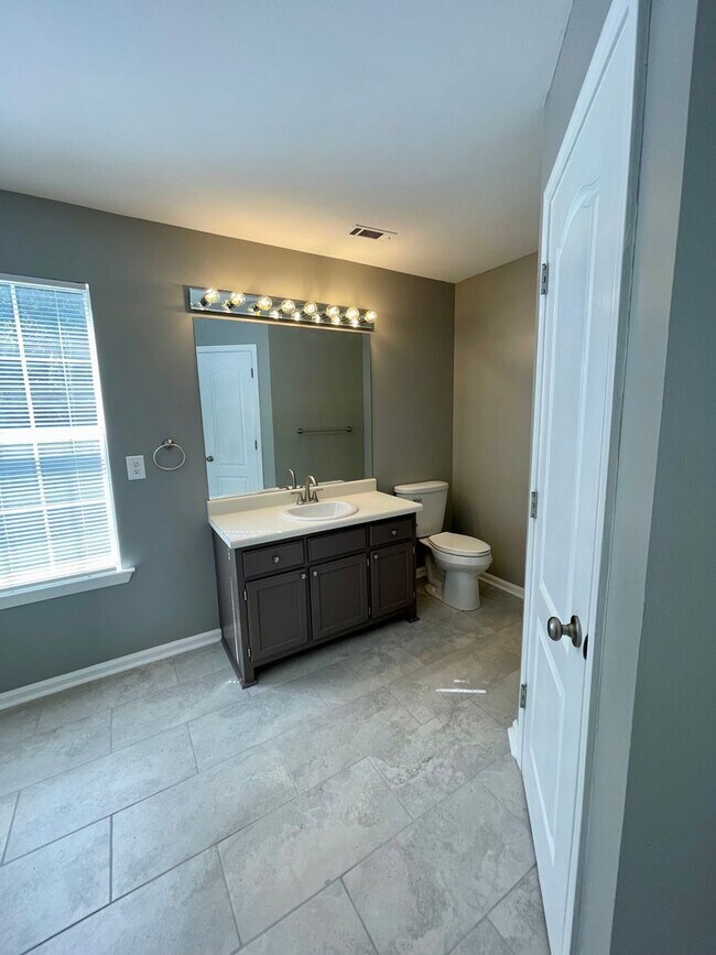 Building Photo - Beautiful 3 bedroom home in Hampton